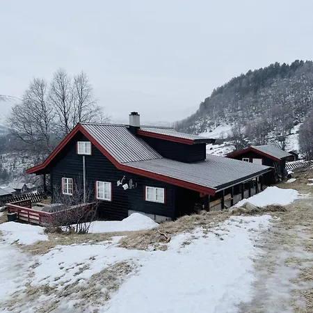 Charming Near Hallingskarvet Center, Cozy And Inviting! 別荘