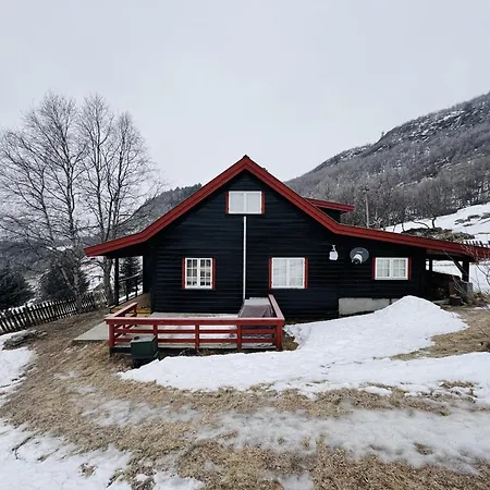 Charming Near Hallingskarvet Center, Cozy And Inviting! 別荘 Skoro